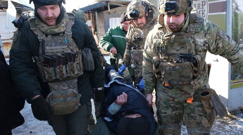 Guerre en Ukraine : Négociations tendues avec la Russie, marché bombardé.