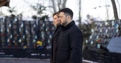 Guerre en Ukraine : Ukrainiens toujours debout quatre ans après, Kremlin ne plie pas Guerre en Ukraine : Ukrainiens toujours debout quatre ans après, Kremlin ne plie pas