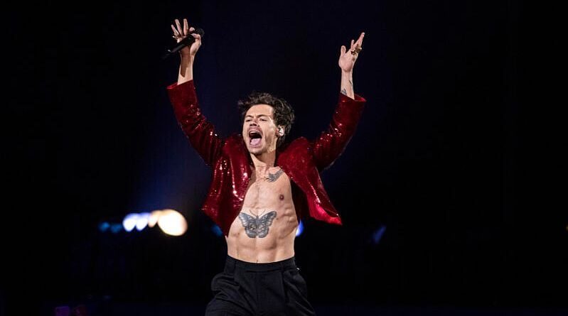 Harry Styles organise des listening parties pour son album dans 40 villes.