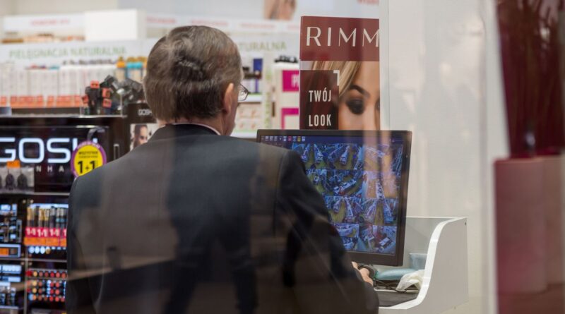 Intelligence artificielle : Comment fonctionnent les caméras algorithmiques dans les commerces ?