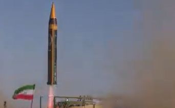 Iran : Les Gardiens de la révolution déploient le missile Khorramshahr-4.