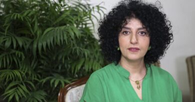 Iran : Narges Mohammadi, prix Nobel de la paix 2023, condamnée à six ans de prison