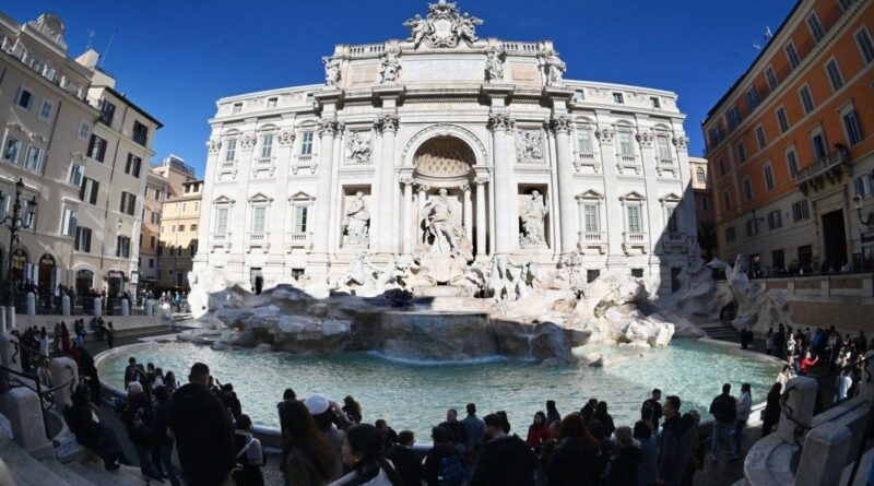 Italie : Accès à la fontaine de Trevi payant depuis lundi.