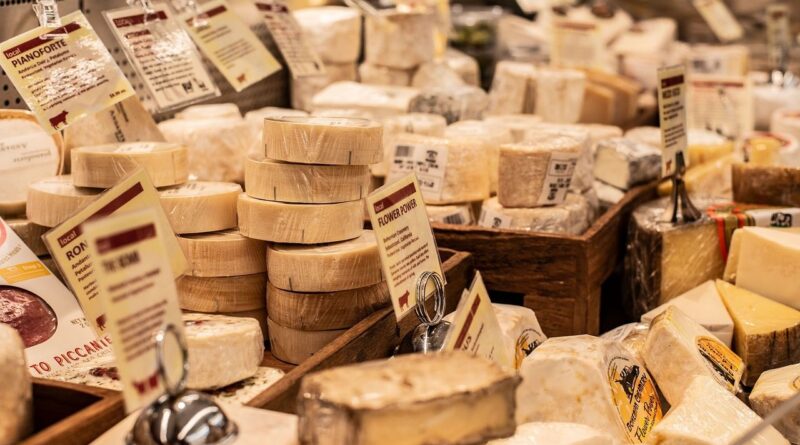 Italie : Un homme grignotait du fromage sans jamais payer