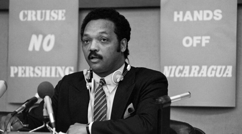 Jesse Jackson, pasteur et militant des droits civiques, meurt à 84 ans.