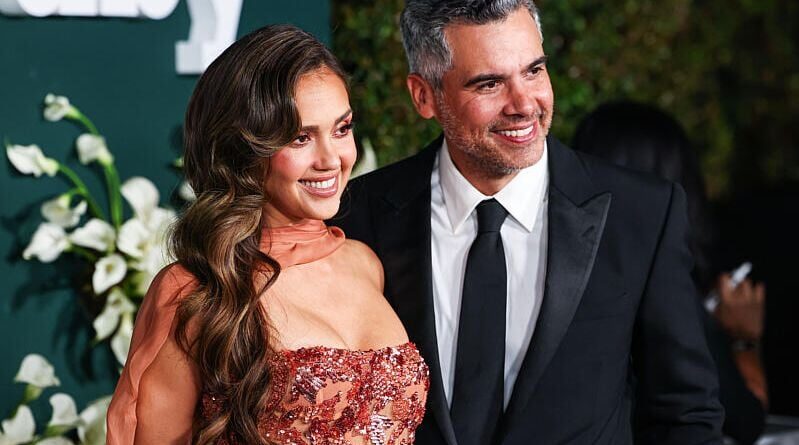 Jessica Alba finalise son divorce avec Cash Warren après 18 ans.