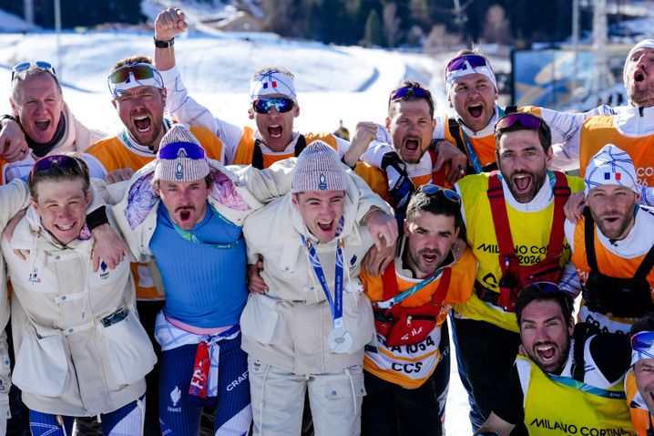 Autour de la révélation des Jeux Mathis Desloges (médaille d'argent autour du cou), l'équipe de  France de ski de fond a montré durant la quinzaine italienne qu'il faudrait compter sur lui pour les prochaines années.