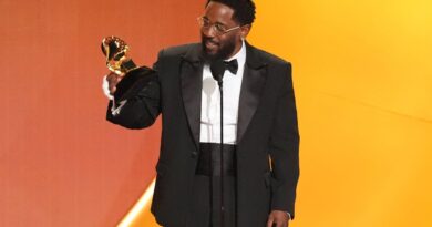 Kendrick Lamar ne reçoit pas moins de cinq Grammy Awards, un an après