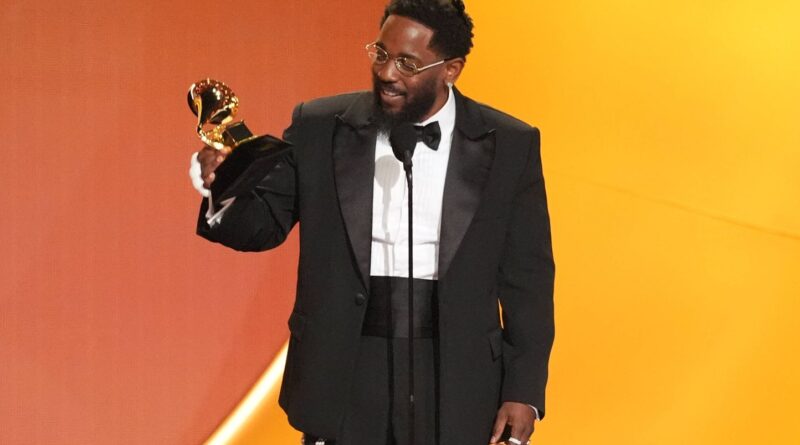 Kendrick Lamar ne reçoit pas moins de cinq Grammy Awards, un an après