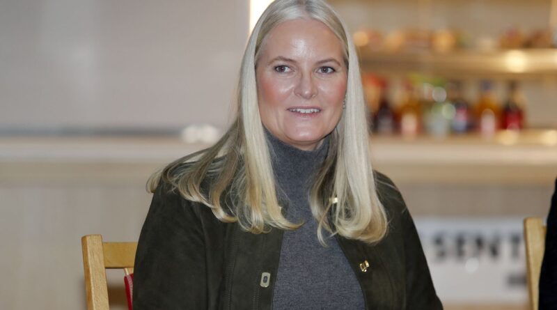 La future reine de Norvège ne peut pas échapper au scandale Epstein.