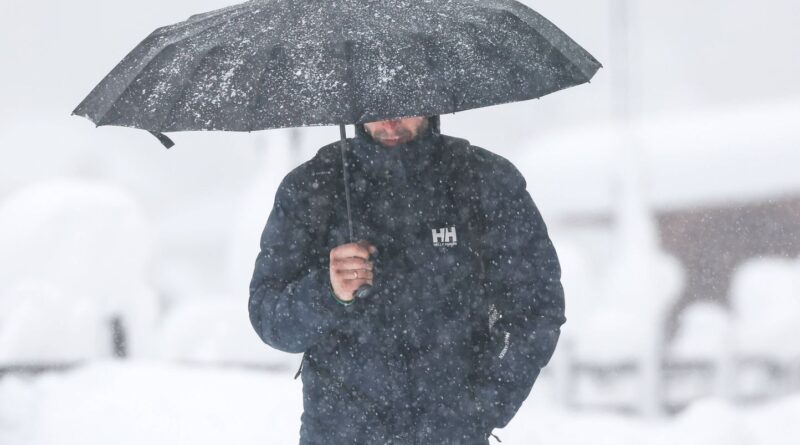 La neige perturbation des transports en Ile-de-France : avions, bus, voitures.