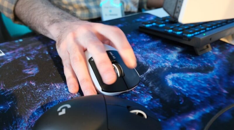 La souris Logitech supprime le clic, on a cru à une panne.