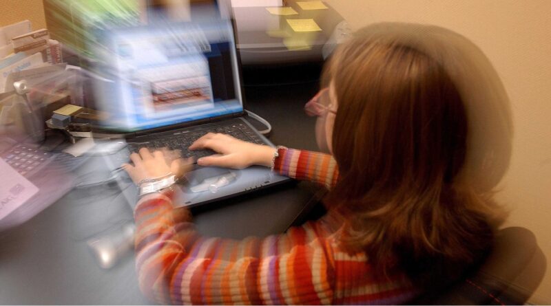 L’adoption de l’IA générative serait « fulgurante » en France, d’après le Crédoc.