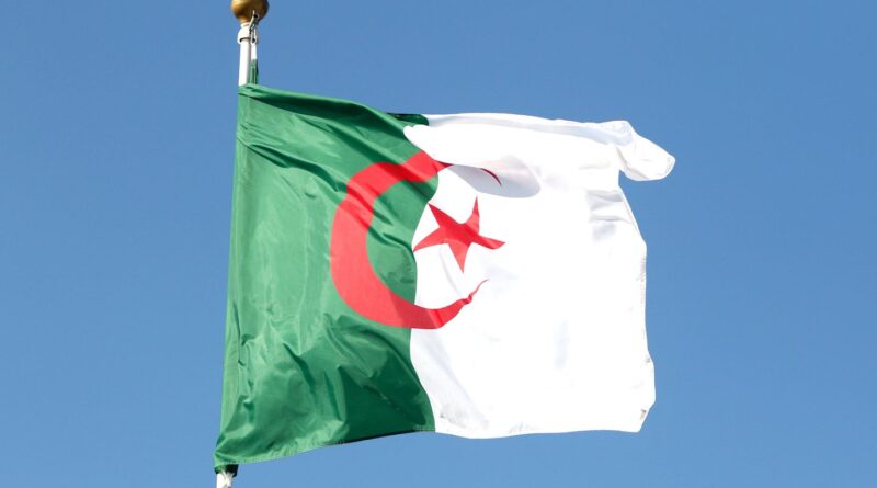 L’Algérie inaugure une ligne ferroviaire vers une mine stratégique.