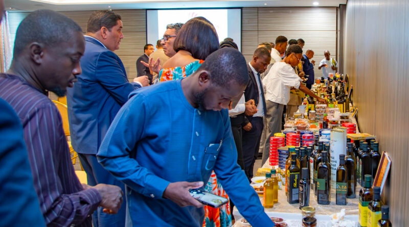 L’Ambassade de Tunisie en Côte d’Ivoire promeut l'huile d'olive tunisienne.