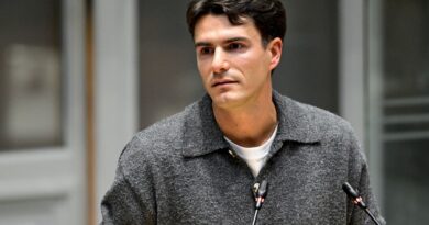 L’ambassadeur américain Bill White exige des excuses de Conner Rousseau.