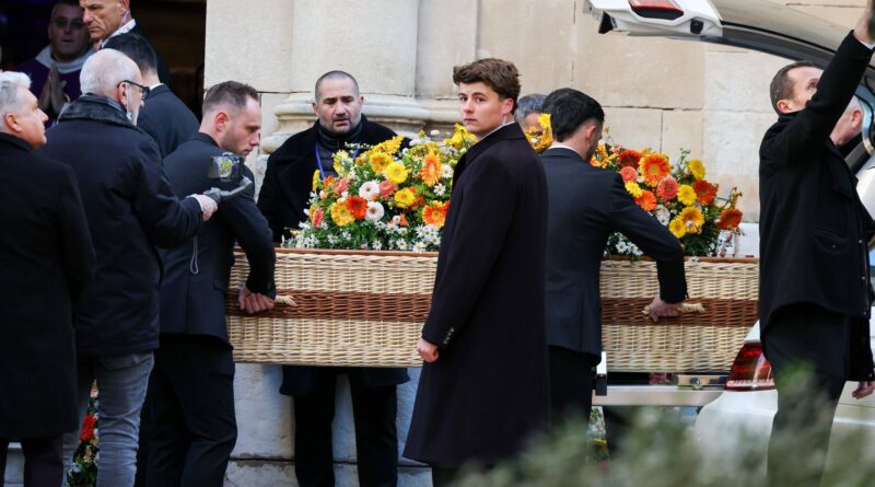 Le cercueil en osier de Brigitte Bardot connaît un grand succès