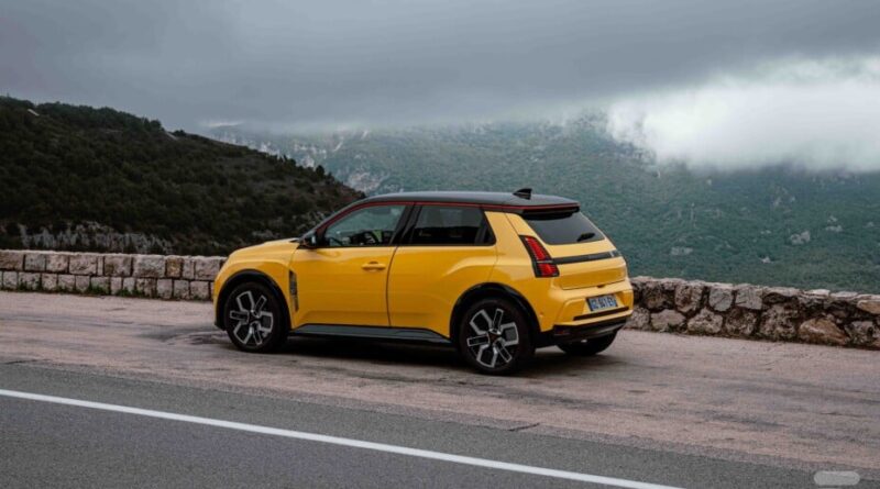 Le patron de Renault explique pourquoi la R5 électrique n'a pas de batterie.