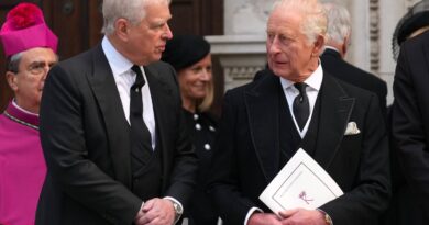 Le prince Andrew, Juan Carlos Ier et la princesse Anne au tribunal.