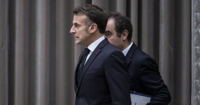 Le remaniement du gouvernement n'est pas attendu avant mercredi prochain.