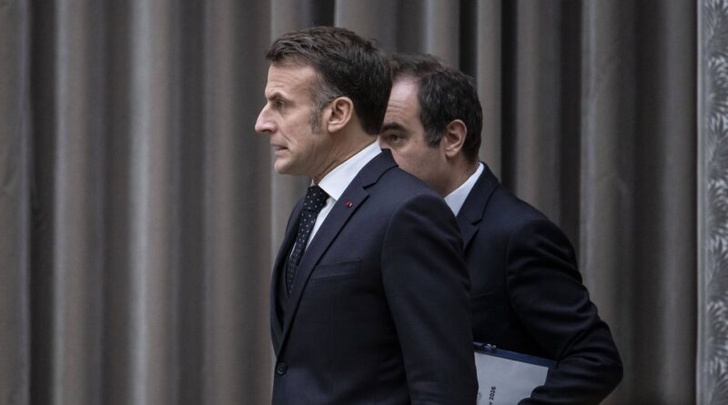 Le remaniement du gouvernement n'est pas attendu avant mercredi prochain.