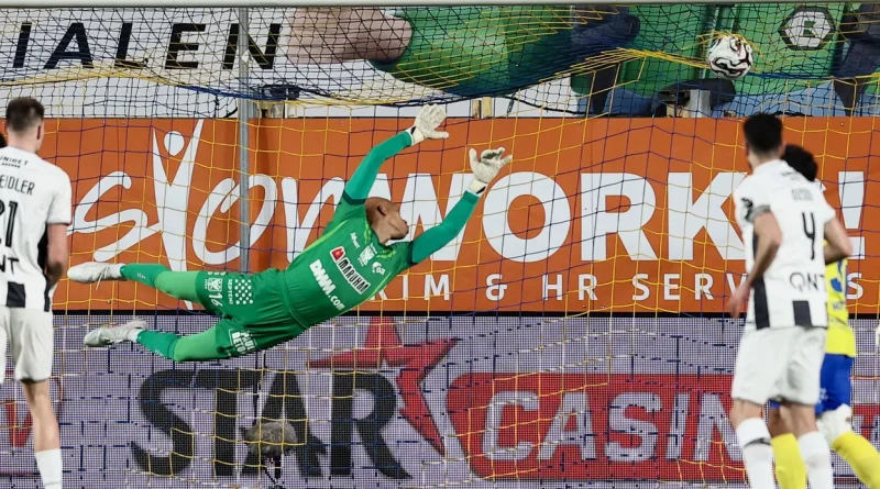 Le Sporting de Charleroi s'impose contre Saint-Trond en supériorité numérique.