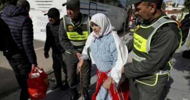 Les habitants d'un nouveau groupe de douars d'Al Makren ne peuvent pas regagner leur domicile.