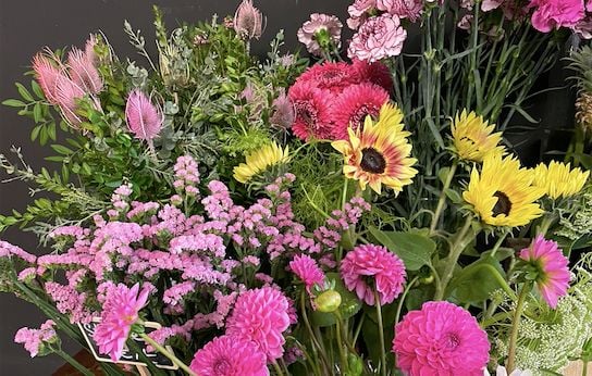 Les hommes ne sont pas insensibles aux fleurs, cadeau non genré.