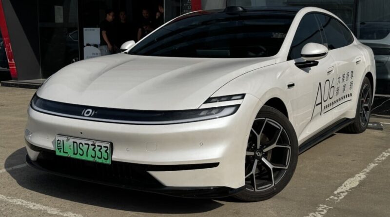 Les voitures chinoises peinent en France, Tesla à l'ombre et VTC Decathlon abordable.