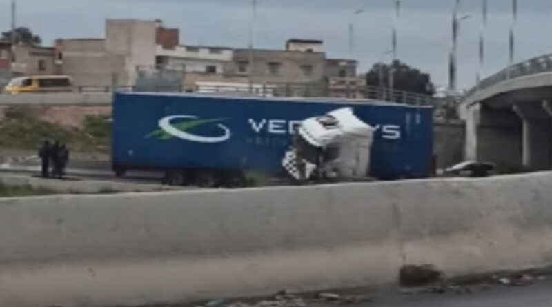 Mellassine : trois poids lourds entrent en collision.