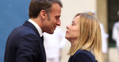 Mort de Quentin Deranque : Macron demande à Meloni de ne pas s’en mêler.
