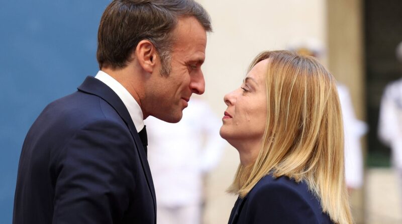 Mort de Quentin Deranque : Macron demande à Meloni de ne pas s’en mêler.