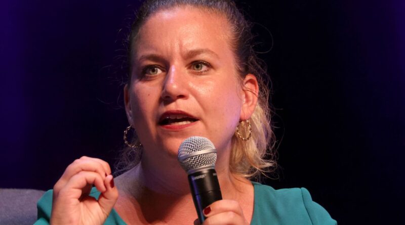 Mort de Quentin Deranque : Panot veut tenir Némésis « en dehors » des meetings LFI