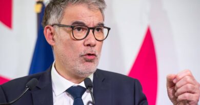 Municipales 2026 : Olivier Faure juge « pas juste » de classer LFI à l'« extrême gauche »