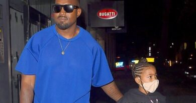 North West signe avec la maison de disques de « Bully » de son père.