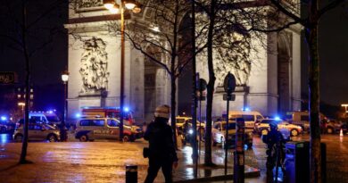Paris : Un homme fiché S armé d’un couteau blessé par balles après avoir agressé des gendarmes sous l'Arc de Triomphe