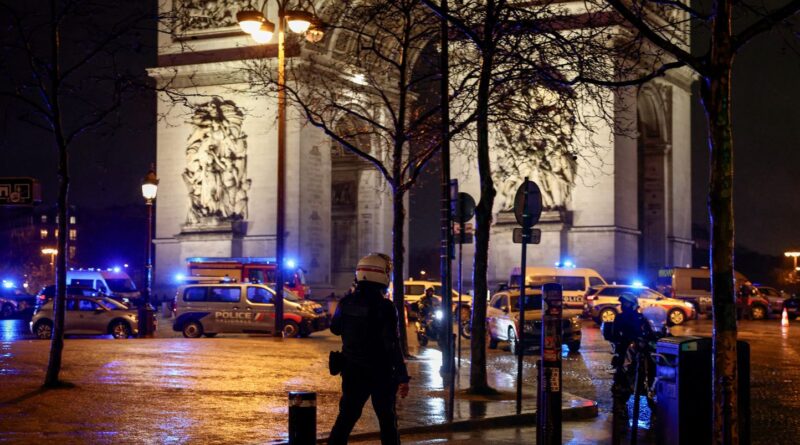 Paris : Un homme fiché S armé d’un couteau blessé par balles après avoir agressé des gendarmes sous l'Arc de Triomphe