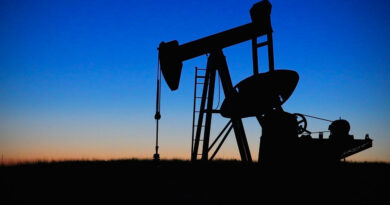 Pétrole : les cours du brut ne cessent de baisser