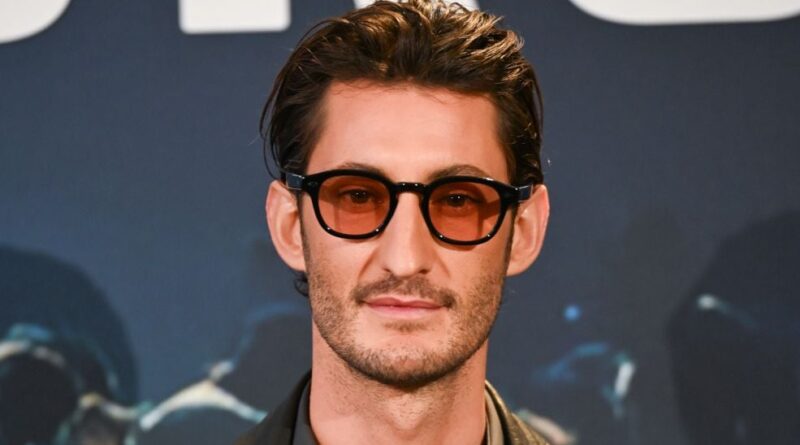 Pierre Niney défend le service public avant les élections municipales.