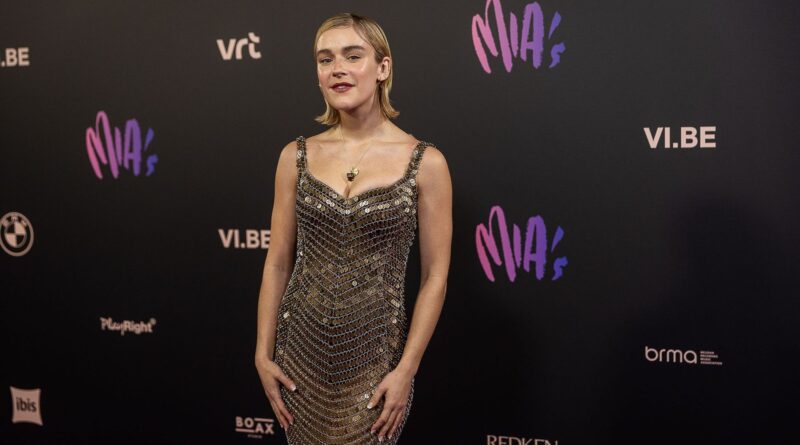 Pommelien Thijs remporte le prix de la meilleure artiste néerlandophone aux Mia’s.