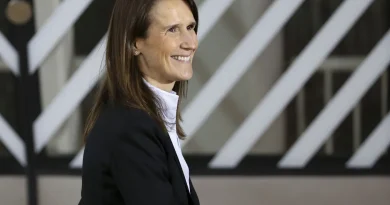 Prison-bateau, nucléaire sur la Lune, retour de Wilmès : revue de presse