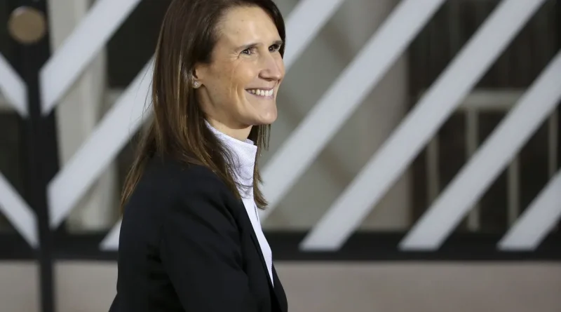 Prison-bateau, nucléaire sur la Lune, retour de Wilmès : revue de presse