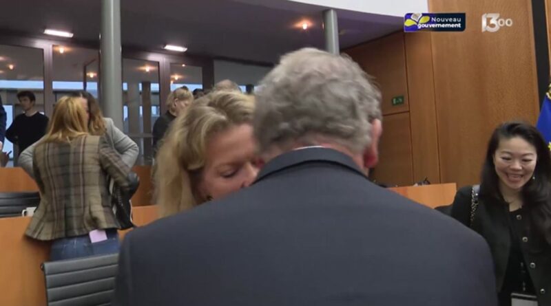 Rudi Vervoort cède les clés de la Région à Boris Dilliès.