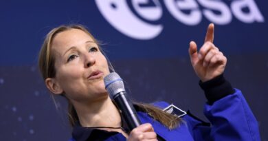 Sophie Adenot, astronaute française, présente son compagnon en espace.