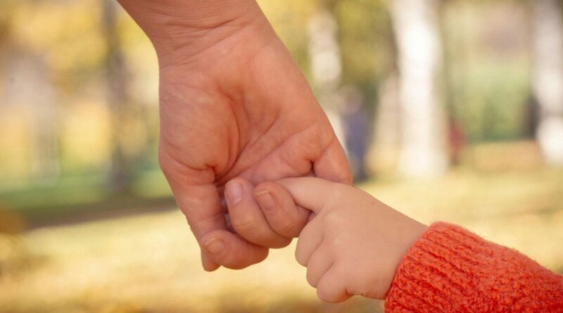 Sophie Marceau ne parvient pas à accepter son statut de grand-parent.