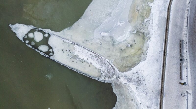 Suède : Un navire du XVIIe siècle réapparaît avec la baisse de la mer Baltique