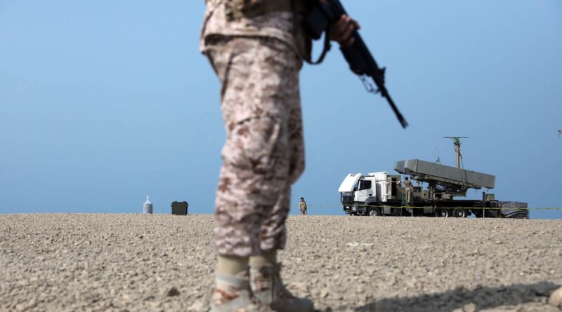 Tensions au Moyen-Orient : l'Iran promet une riposte « avec force » à toute frappe américaine, « même limitée »