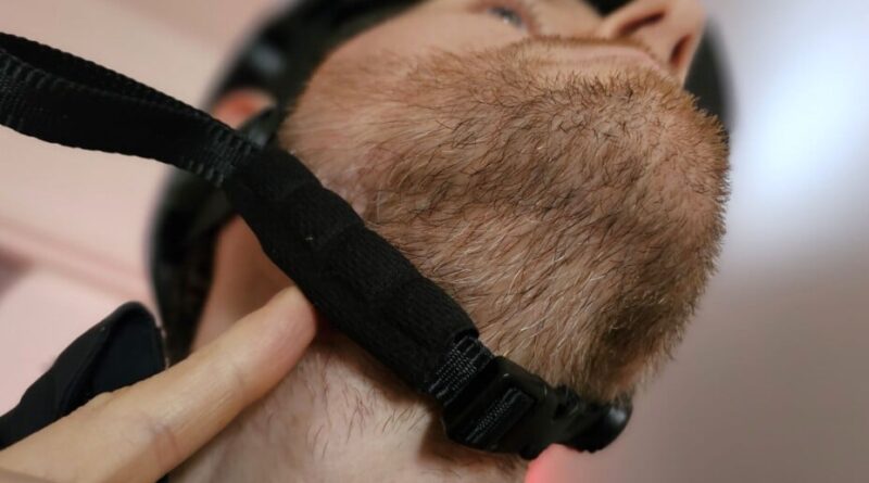 Test du casque vélo : promesse tenue pour musique et appels, mais défauts.