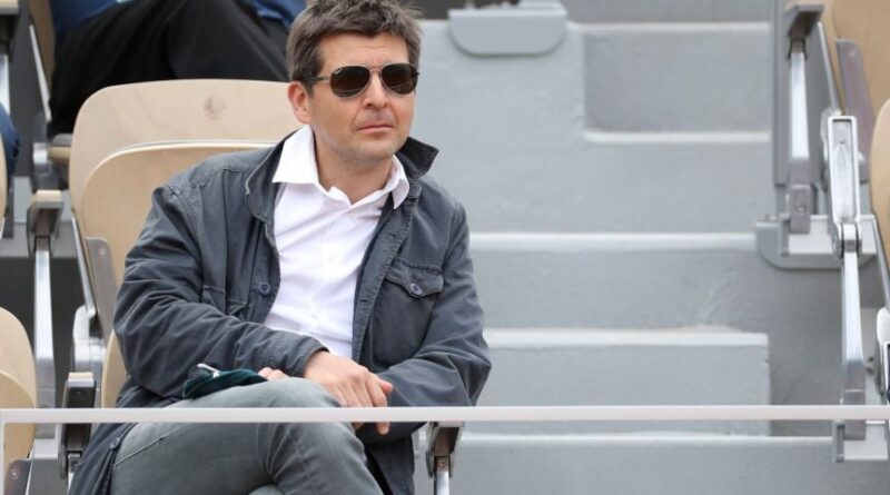 Thomas Sotto en convalescence après une chute à vélo.