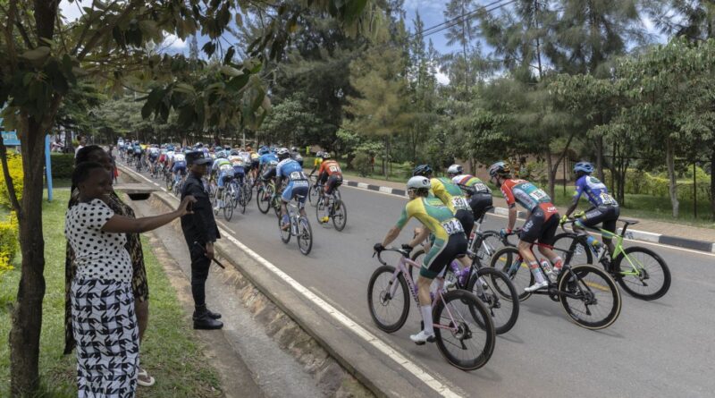 Tour du Rwanda : Une voiture de la caravane tue 2 spectateurs, blesse 6.